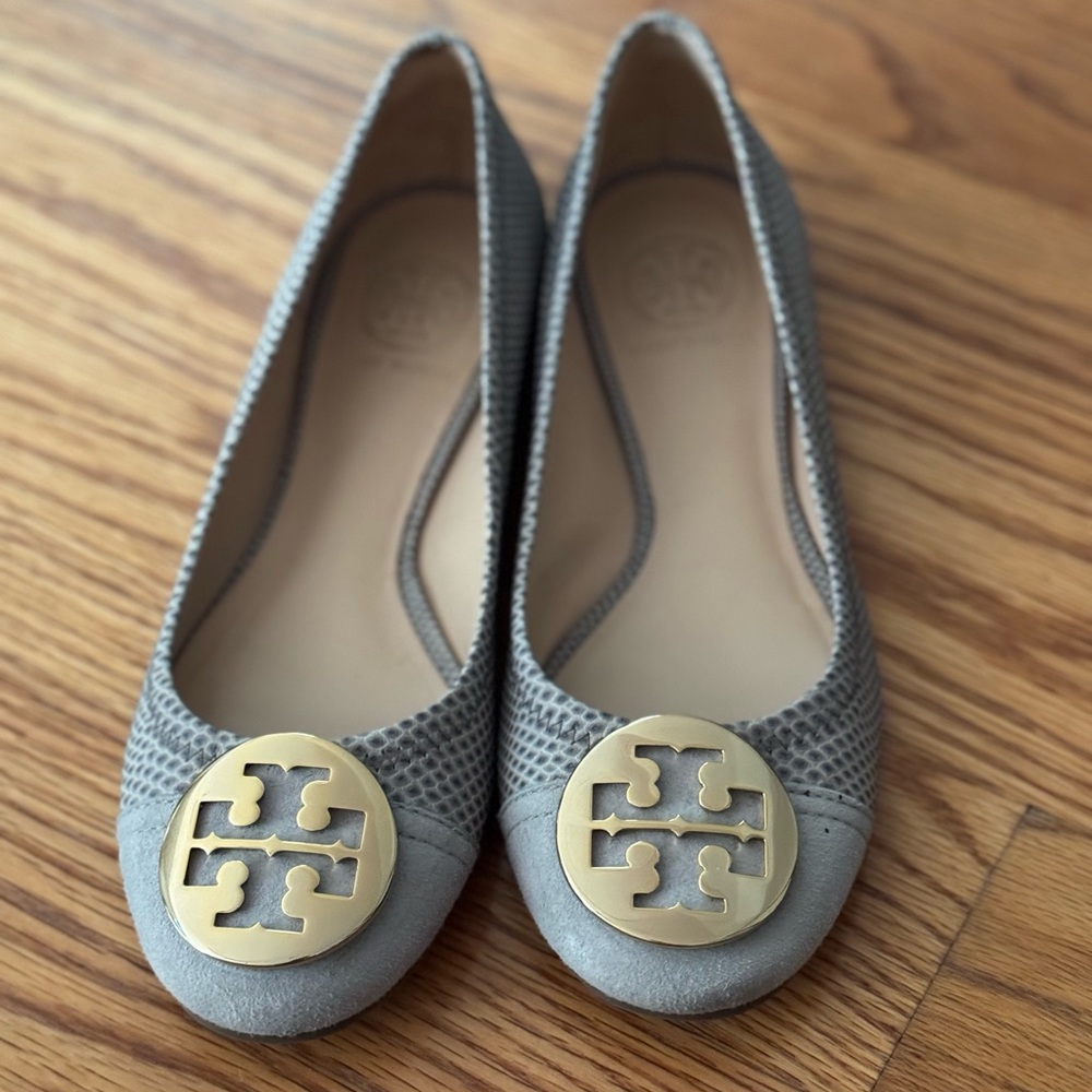 Tory Burch Light Blue Flats with Gold Emblem NWOT -Size 6
